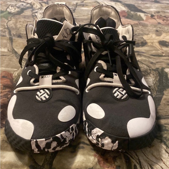 Great basketball shoe, size 8.5.